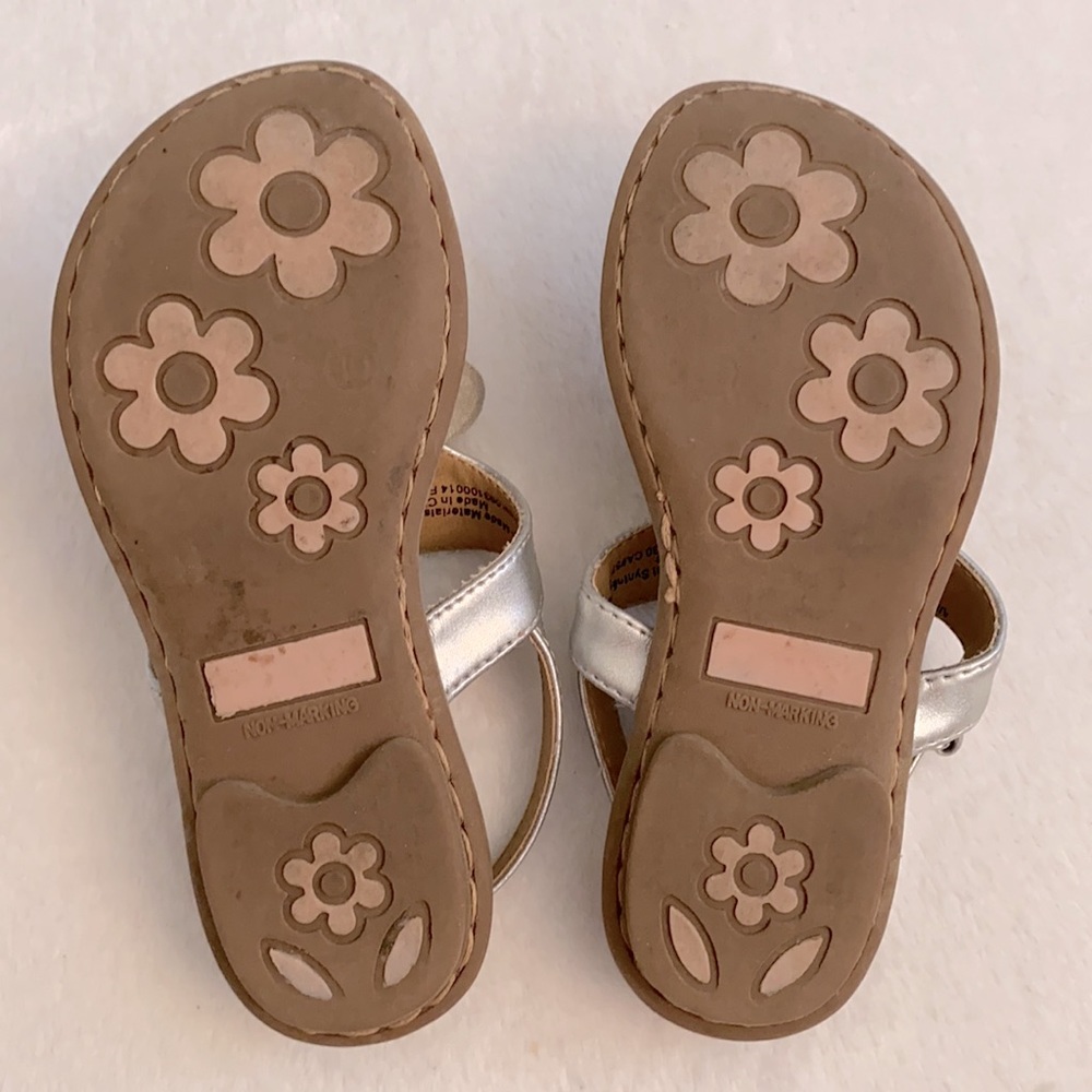 {Target} Cherokee | Silver Flower Spring/Summer Side Closure Sandal (10) - Picture 12 of 13